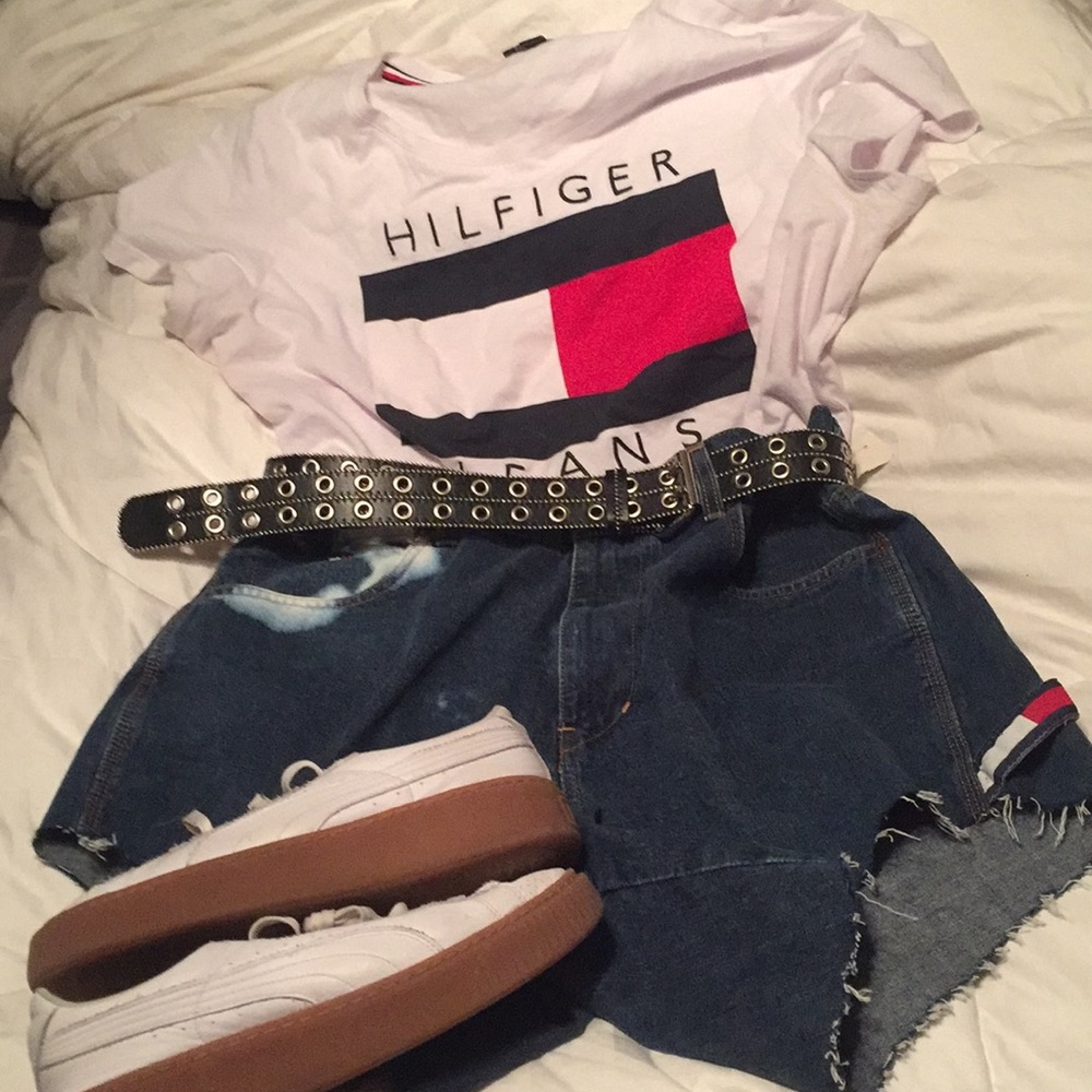 Vintage Tommy Hilfiger frayed jean shorts